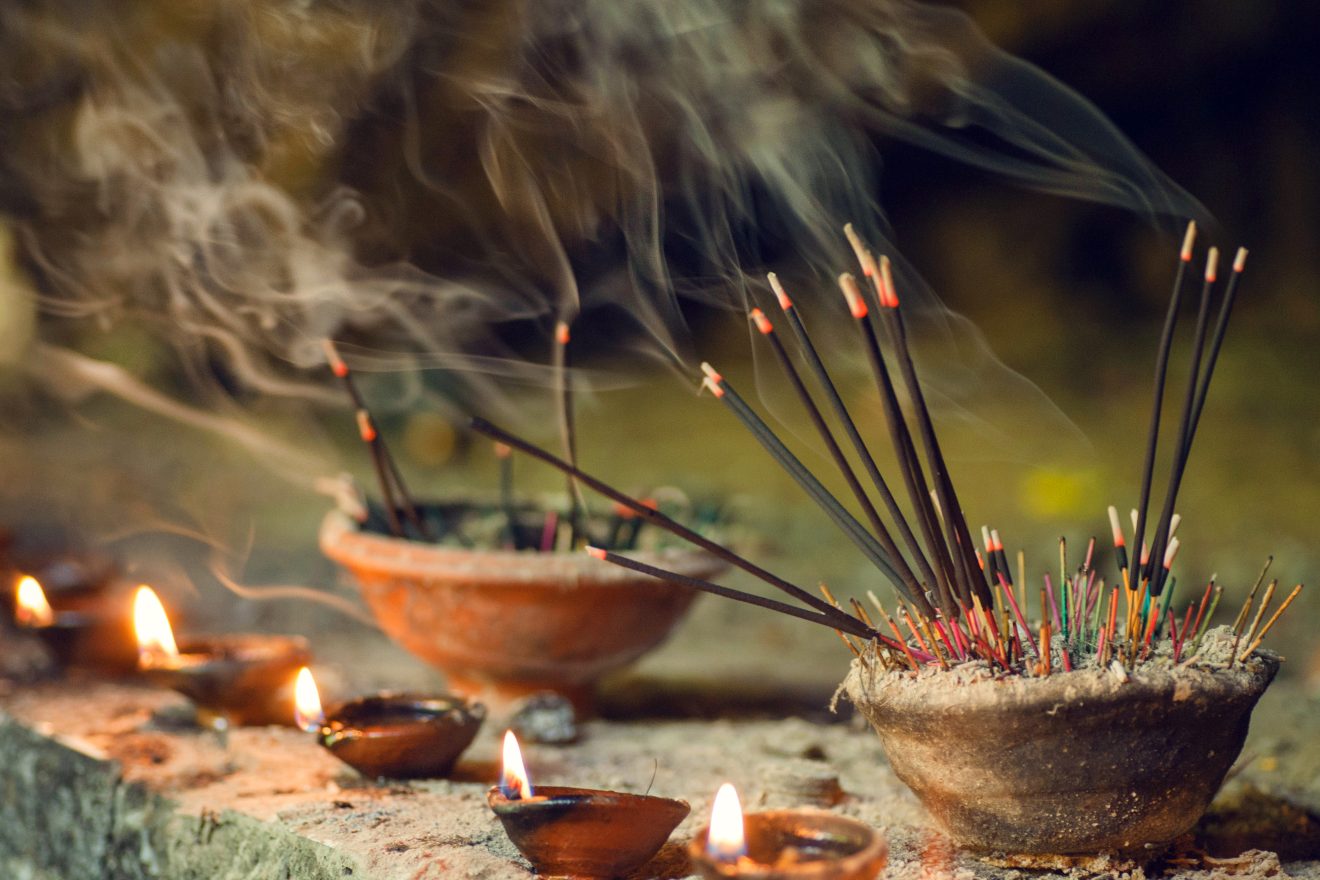 Burning,Aromatic,Incense,Sticks.,Incense,For,Praying,Buddha,Or,Hindu